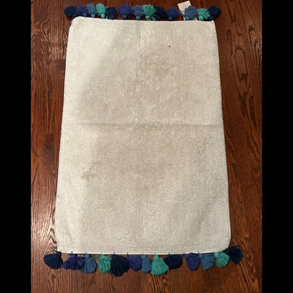 Pottery Barn Teen Tassel Bath Mat